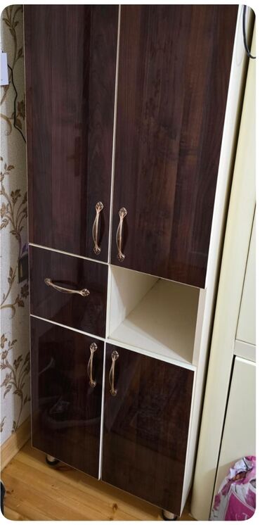 1 kub atsep qiymeti: Salon üçün şkaf satılır Qiymət 110 azn. Təmmiz MDF materaldı Təzədi