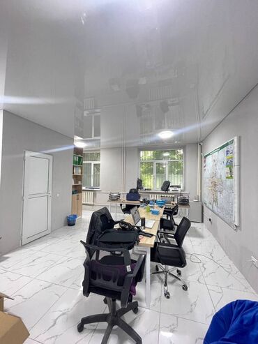 помещения под офис: Продаю Офис 42 м², С ремонтом, Без мебели, Многоэтажное здание, 1 этаж