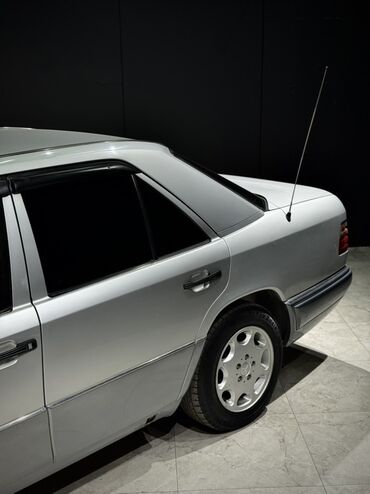 Mercedes-Benz: Mercedes-Benz W124: 1994 г., 2.2 л, Механика, Бензин, Седан — 12