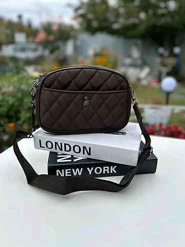 bordo farmerke: Torbice
24x16
3100din
💋 — 2
