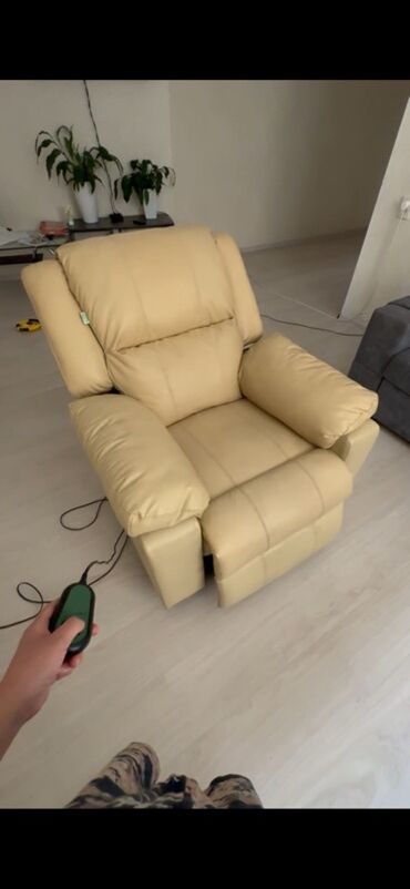 кресло для дома: Реклайнер, Б/у, В рассрочку, Самовывоз, цвет - Бежевый