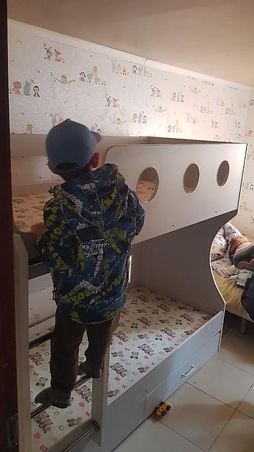 2 этажный кравать: Детская двухъярусная кровать. Очень удобный и в хорошем состоянии. - — 2