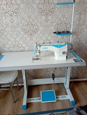 продам швейные машинки бу: Продам швейная машина Jack почти новый. цена 23000