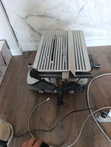 стекло резко: Циркулярная пила