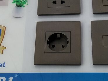 Təmir və tikinti: ROYO brendinə məxsus, qəhvəyi rəngdə, kvadrat formalı elektrik