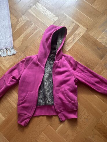 qara jaket: Sviter S (EU 36), Benetton