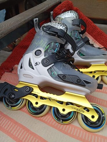 спортивное оборудование: Продаю ролики размер 32, состояние новое, не использовали, в наличии