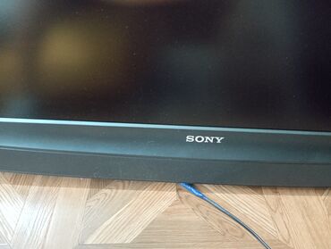 кронштейн для телевизора: ЖК-телевизор Sony Bravia с черным корпусом, обеспечивающий четкое
