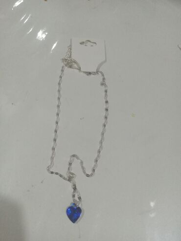 Bijuteriya dəstləri: Zərgərlik dəsti – qızılı rəng aksesuarlar Tərkib: - Boyunbağı 1: incə — 6