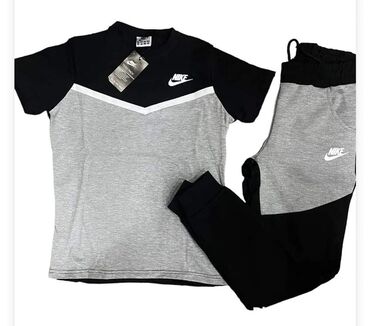 Gornji i donji deo: Veličine S M L XL
Cena 4400 din n — 11