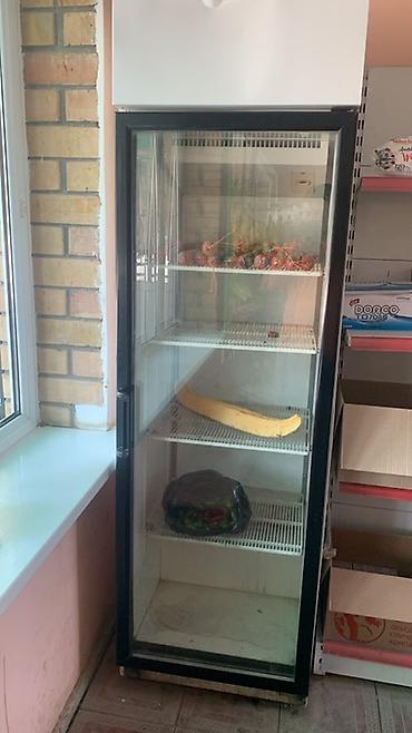 Вертикальный холодильный шкаф с прозрачной стеклянной дверью