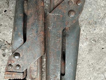 Инструменты для авто: Предлагается набор различных металлических гаечных ключей. В — 5