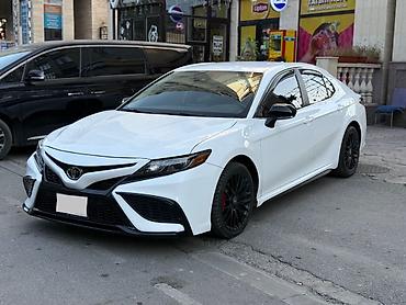 Toyota Camry: 2022 г., 2.5 л, Автомат, Бензин, Седан