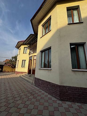 Продажа коттеджей и домов: Срочно!ПОНИЖЕНИЕ ЦЕНЫ Продаётся 2-уровневый дом 📍 р-н ТЦ «Ала-Арча» — 4