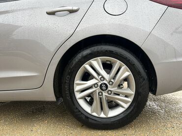 Hyundai: Hyundai Elantra: 1.6 l | 2020 il Sedan — 13