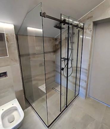 Душевые перегородки и ограждения: Угловая душевая перегородка с раздвижной системой дверного открывания — 5