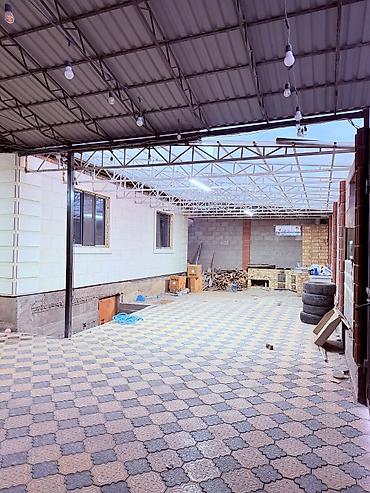 Продажа коттеджей и домов: Продаётся дом с помещениями и хозяйственными постройками. Планировка — 5