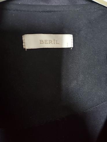 Üst geyimi: Beril qadın üst geyimi – qara rəngli, kapüşonlu, önü düyməli — 5