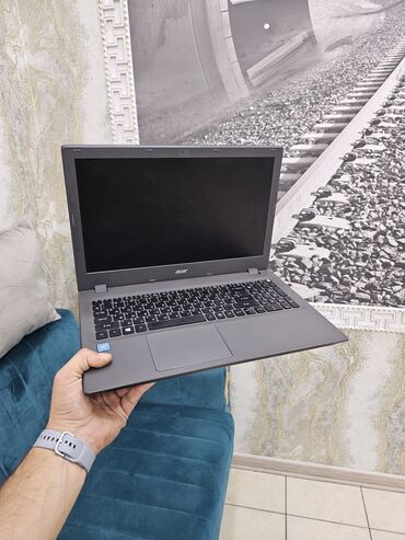 stalak za laptop: □Acer E5 573 Noutbuk yeni nesil □Prosessor Pentium New □Ram 4gb □Hdd