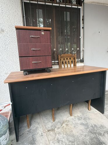 Bitkilər: Balkon üçün, İşlənmiş, Açılmayan, Dördbucaq masa, 2 stul