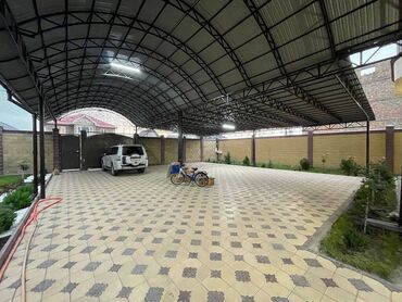 особняк в аренду: 617 м², 12 комнат