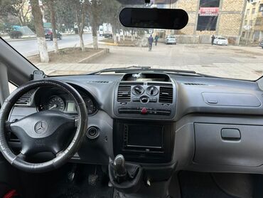 Mercedes-Benz: Mercedes-Benz Vito mikroavtobus - Kuzov: ağ rəng, qara kapot örtüyü — 12