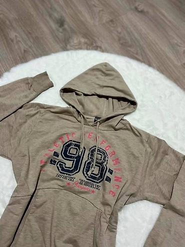 Dukserice: Ženski duks sa kapuljačom – bež/svetlo smeđa nijansa, sportski print — 2