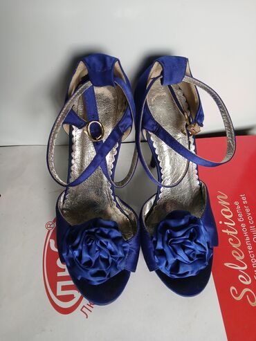женская летняя обувь: Ботинки и ботильоны 38, цвет - Синий