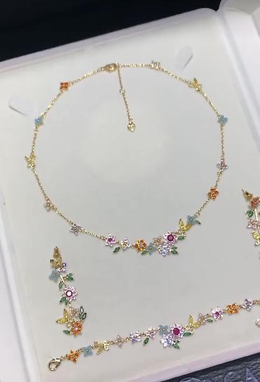 Aksesuarlar: Material olaraq latundur uzeri 2 qat qizil suyu ile . Qashlar — 1