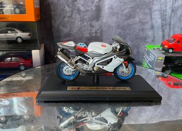 Avtomobil modelləri: Коллекционная модель Aprilia RSV 1000R White Red 2006 Maisto Scale — 3