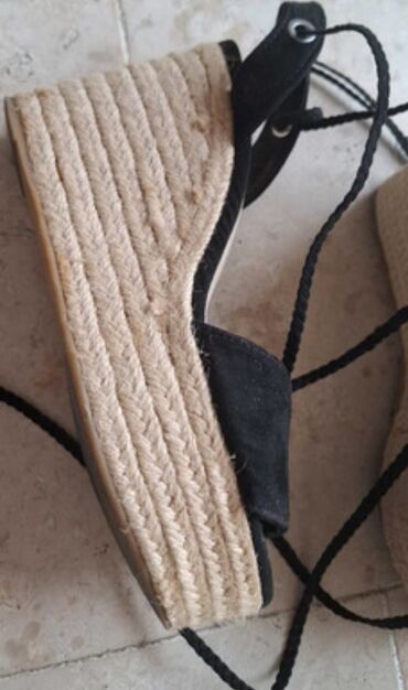 crne muske cipele za odelo: Sandals, Bershka, 38