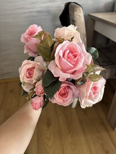 Ruža: Buket svilenih dekorativnih ruža – više varijanti.Ukoliko kupite vise na lalafo.rs — 17 Ruža: Buket svilenih dekorativnih ruža – više varijanti.Ukoliko kupite vise — 17