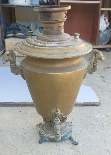 Qədim xalçalar: Məhsul: Köhnə tip samovar Təsvir: - Material: bürünc/kürənik gövdə
