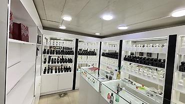 parfüm vitrini: 170 cesid yag top ve delux keyfiyyetde. Her biri ortalama 50/100ml — 1
