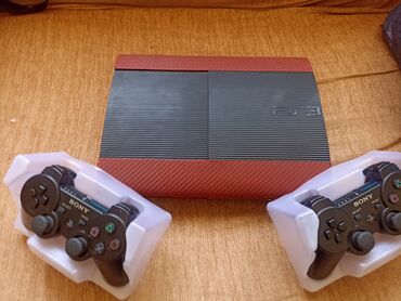 PS3 (Sony PlayStation 3): 500gb her şeyi işlek 2pultnan içinde 100manatliq oyun var