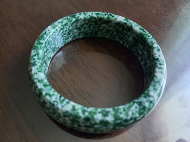 Браслеты: Браслет нефритовый белый,. темно-зеленый — 12