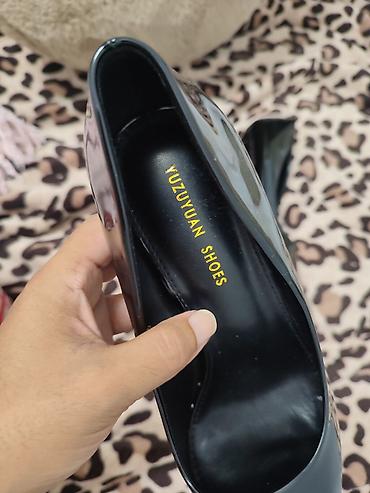stud 5000: Классические черные лодочки на высоком каблуке YUZUYUAN SHOES.Италия — 2