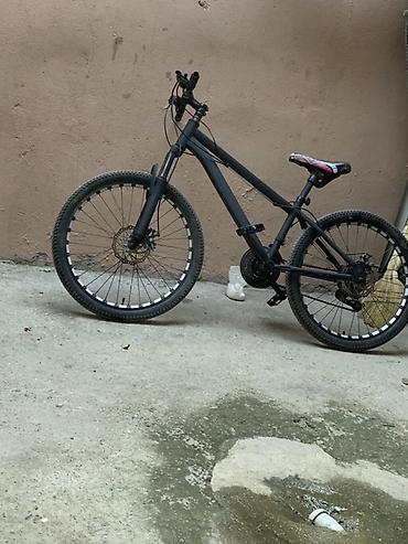 velo: Dağ velosipedi – 24” təkərli, alüminium gövdə, mat qara rəng - — 1