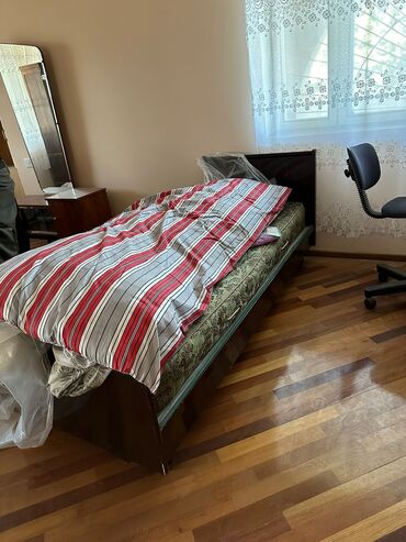 tek yataq mebeli: Односпальная кровать, С подъемным механизмом, С матрасом, Румыния