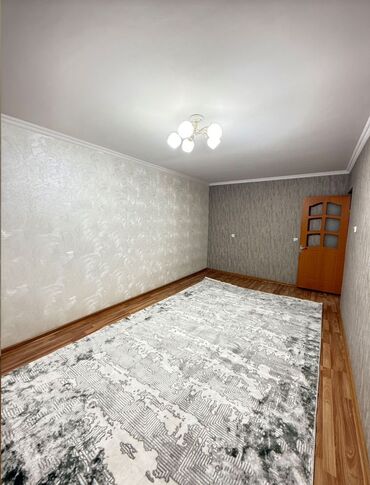 срочная продажа авто бишкек: 2 комнаты, 44 м², 104 серия, 1 этаж, Евроремонт