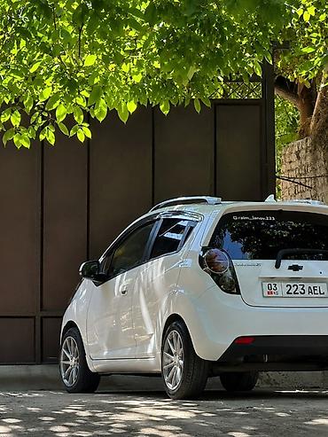 Chevrolet Spark: 2011 г., 1 л, Механика, Бензин, Хэтчбэк