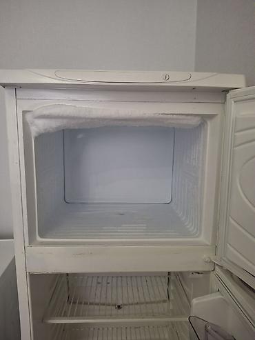 Soyuducular: İki qapılı məişət soyuducusu - Üst hissədə ayrıca dondurucu bölmə - — 4