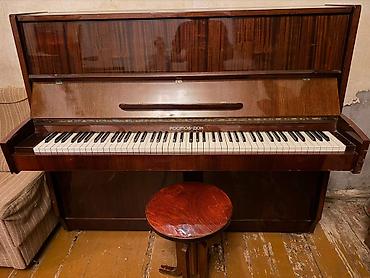 Rostov-Don akustik pianino 1970 çi illərindi. Koklenmelidir. -