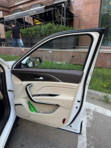 FAW: FAW Besturn: 1.5 l | 2024 il 7400 km Krossover — 12