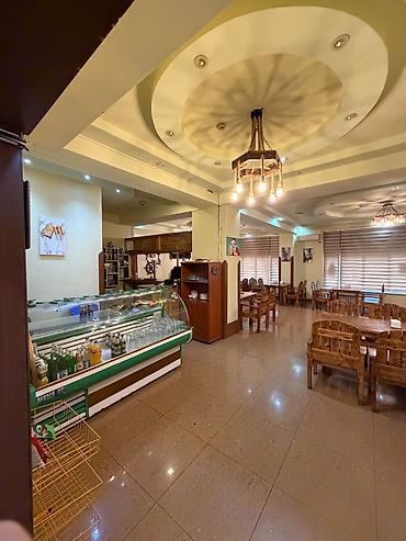 Digər restoran, kafe avadanlığı: 14 ədəd taxta masa * Hər masanın yanında 4 ədəd taxta stul — — 5