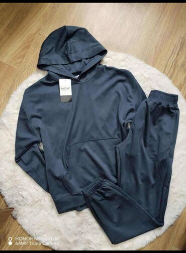 cameleon zenske trenerke: Trenerka 

1800 din
L xl
hc