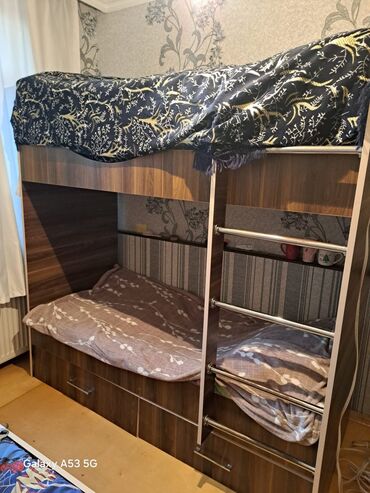 İkimərtəbəli uşaq çarpayıları: Oğlan və qız üçün, Çarpayı