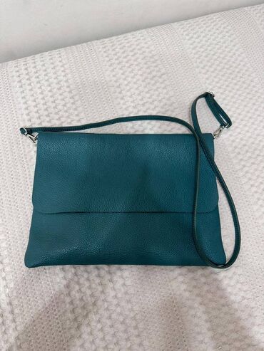 зеленую сумку: Сумка Италия, кожа 100% В идеальном состоянии Цена: 2 200 сом