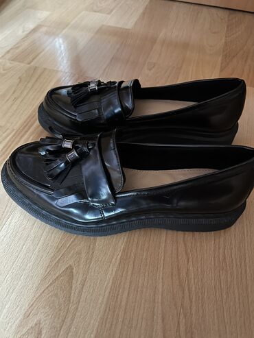 loafer: Bershka, Ölçü: 38, rəng - Qara, İşlənmiş