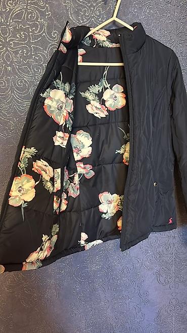 Kurtkalar: Qadın qara yüngül şişmə jaket - Rəng: qara (daxili tərəfi iri çiçək — 2